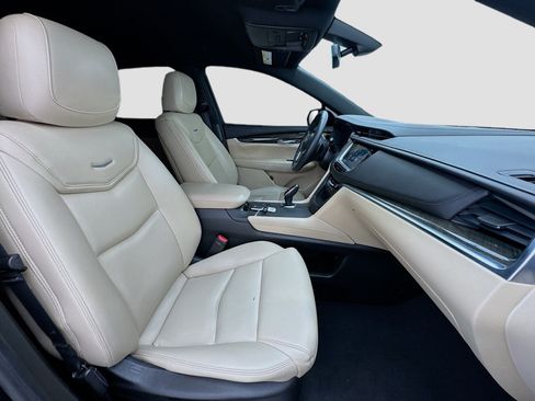 Used 2018 Cadillac XT5 FWD image 19
