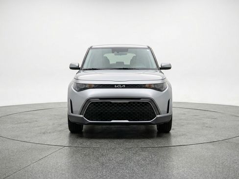 Used 2025 Kia Soul LX w/ LX Technology Package FWD image 2