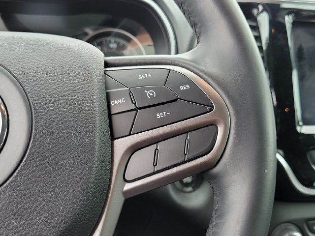 Used 2019 Jeep Cherokee Limited FWD image 20