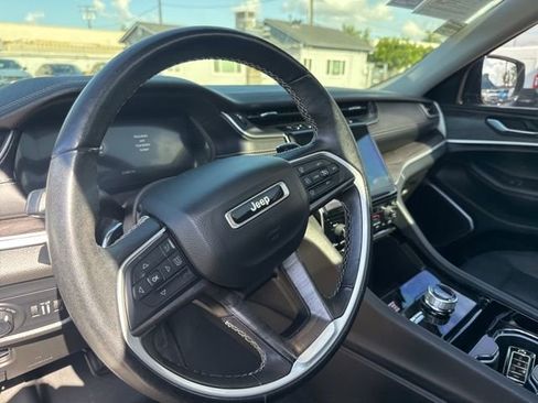 Used 2022 Jeep Grand Cherokee Limited AWD/4WD image 10