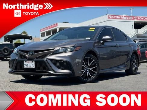 Used 2023 Toyota Camry SE w/ Convenience Package FWD image 3
