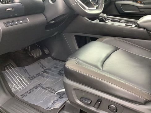 Used 2024 Nissan Pathfinder SL w/ SL Premium Package image 16