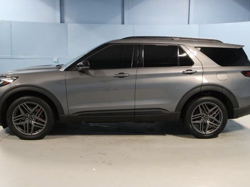 Used 2025 Ford Explorer ST-Line w/ Premium Package AWD/4WD image 35