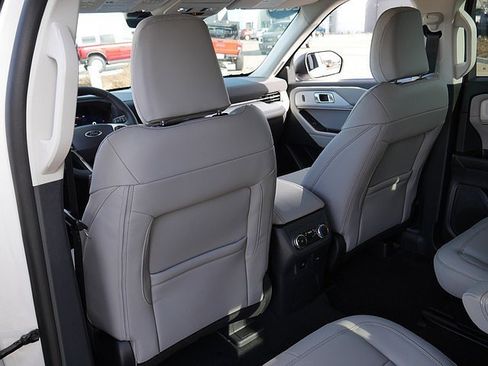 Used 2025 Ford Explorer Active w/ Active Comfort Package image 15