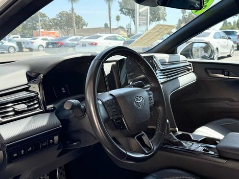 Used 2025 Toyota Camry SE FWD image 9