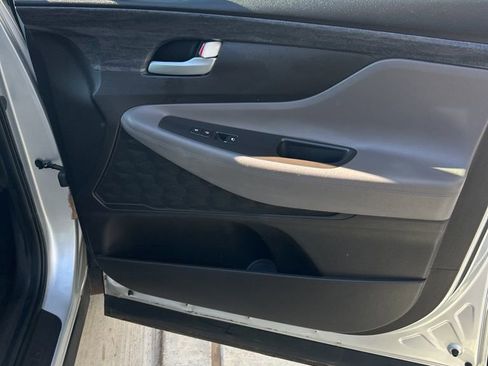 Used 2019 Hyundai Santa Fe SE image 15