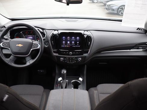Used 2020 Chevrolet Traverse LT image 40