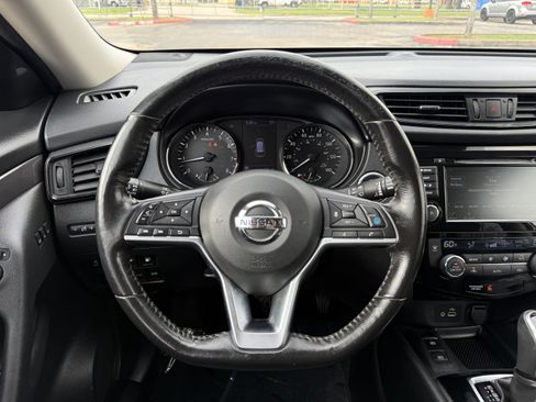 Used 2019 Nissan Rogue SV w/ Premium Package image 17