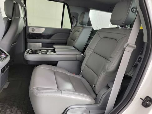 Used 2020 Lincoln Navigator Reserve w/ Equipment Group 208A Reserve AWD/4WD image 18
