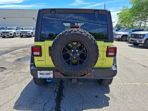 Used 2024 Jeep Wrangler Unlimited AWD/4WD image 7