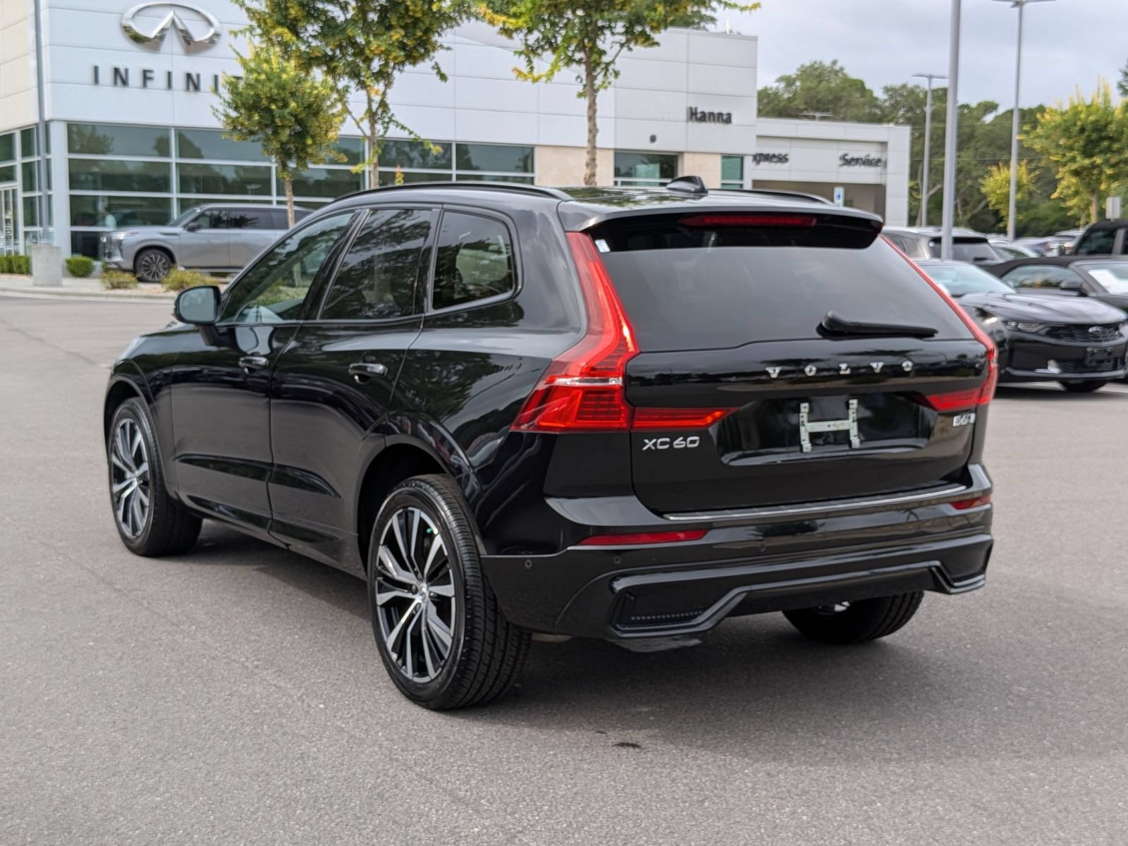 Used 2023 Volvo XC60 B6 Ultimate w/ Protection Package Premier AWD/4WD image 5