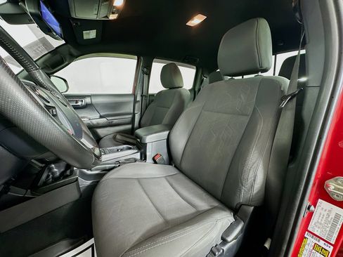 Used 2018 Toyota Tacoma TRD Sport w/ Technology Package RWD image 21