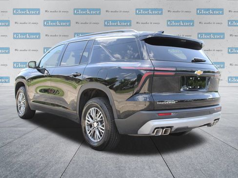 Used 2026 Chevrolet Traverse LT w/ Driver Confidence Package FWD image 8
