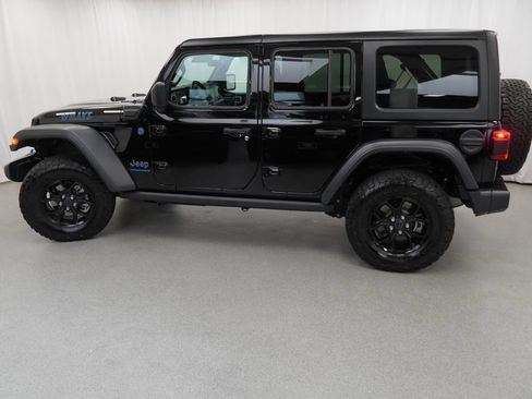 Used 2024 Jeep Wrangler Unlimited AWD/4WD image 20