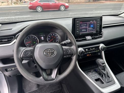 Used 2020 Toyota RAV4 XLE image 12