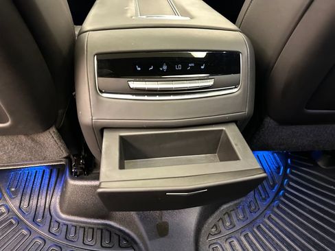 Used 2022 Cadillac Escalade Sport Platinum w/ Heavy-Duty Trailer Package AWD/4WD image 26