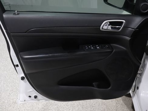 Used 2018 Jeep Grand Cherokee Altitude AWD/4WD image 25