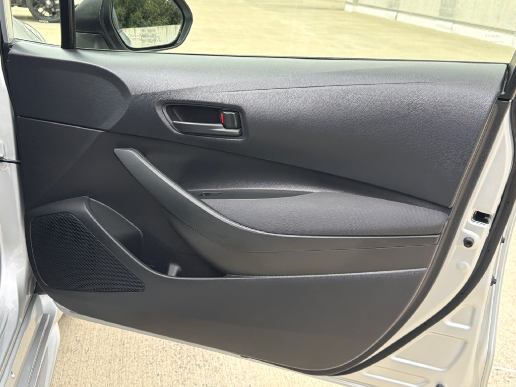 Used 2025 Toyota Corolla LE FWD image 15