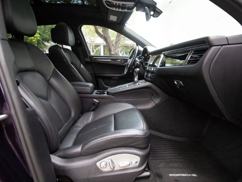 Used 2021 Porsche Macan w/ Premium Package Plus AWD/4WD image 41