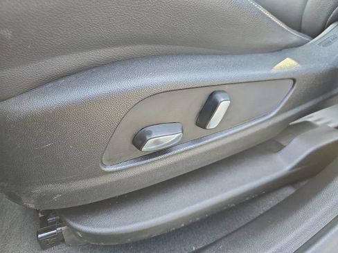 Used 2025 Cadillac XT6 Luxury AWD/4WD image 32