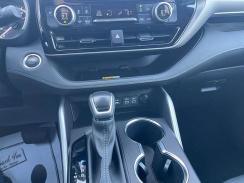 Certified 2024 Toyota Highlander XLE image 26