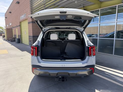 Used 2025 Kia Sorento SX AWD/4WD image 38
