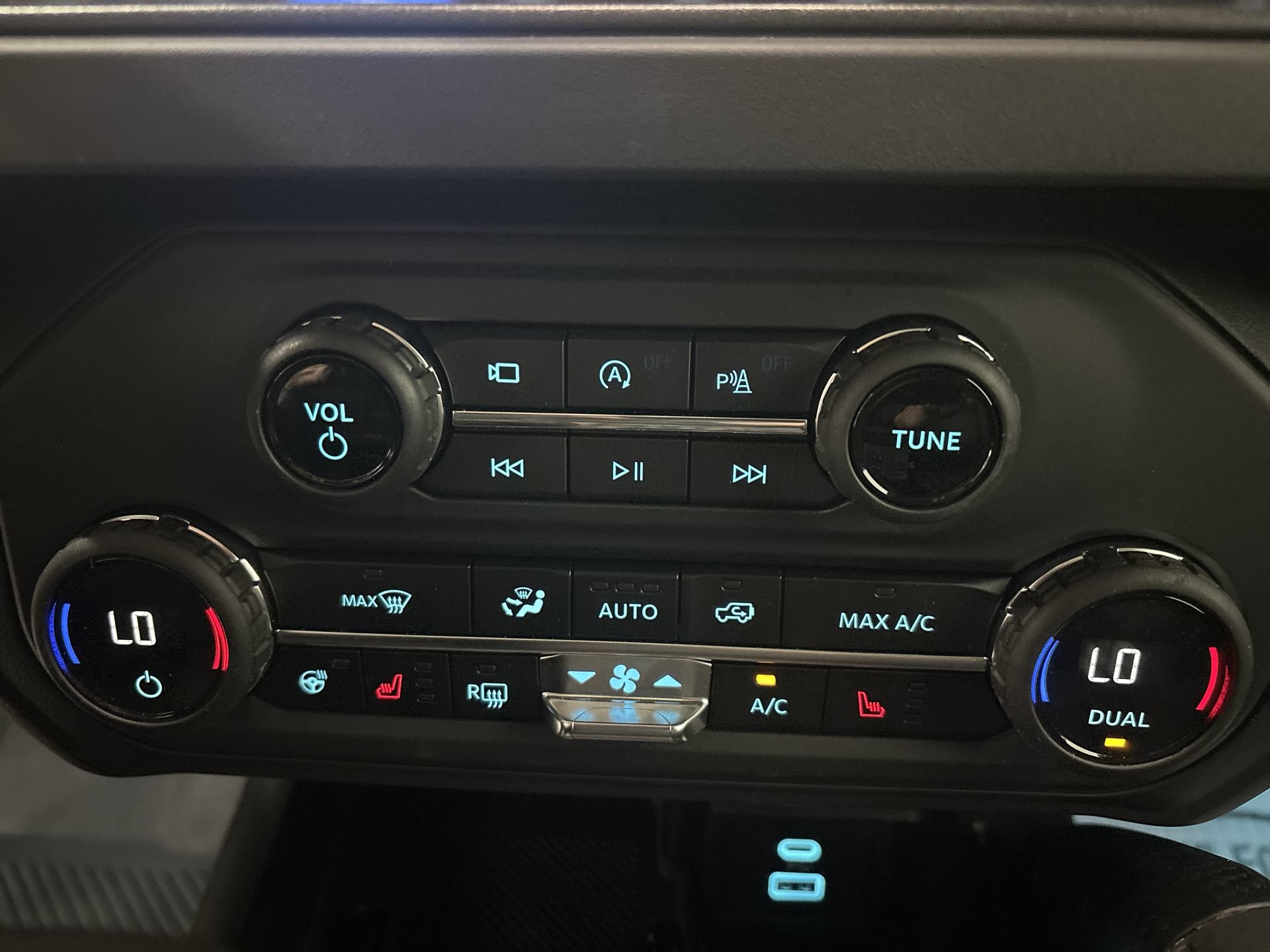 New 2025 Ford Bronco Raptor w/ Interior Carbon Fiber Pack AWD/4WD image 16