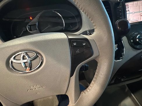 Used 2014 Toyota Sienna XLE w/ XLE Premium Package FWD image 34