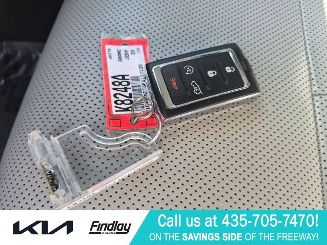 Used 2023 Jeep Grand Cherokee L Summit w/ Advanced Protech Group IV AWD/4WD image 33