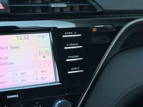 Used 2020 Toyota Camry LE image 23