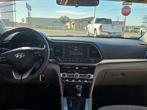 Used 2020 Hyundai Elantra SE FWD image 13