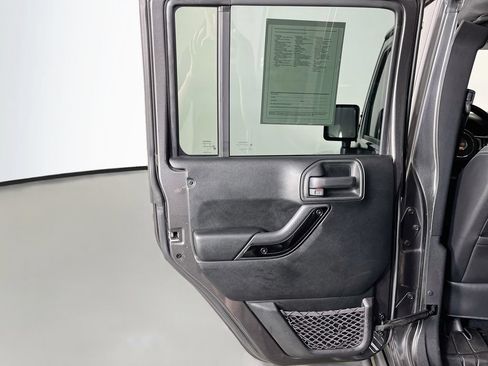 Used 2017 Jeep Wrangler Unlimited Sahara AWD/4WD image 29