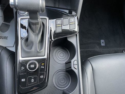 Used 2025 Kia Sportage EX image 32
