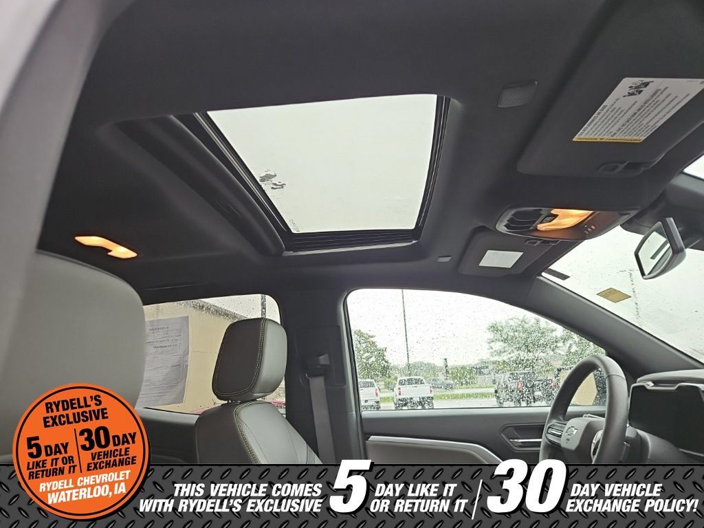 Used 2025 Chevrolet Colorado ZR2 w/ Technology Package AWD/4WD image 6