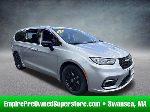 Used 2024 Chrysler Pacifica Touring-L FWD image 1