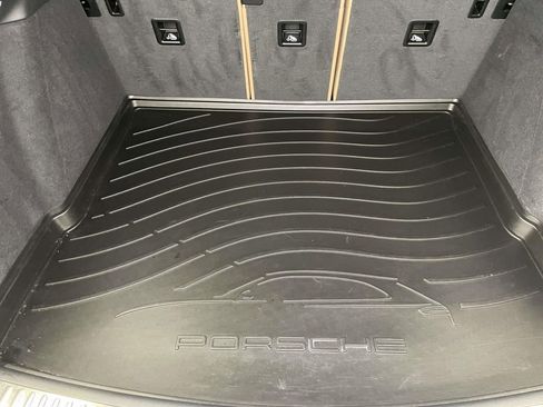 Used 2025 Porsche Macan image 20