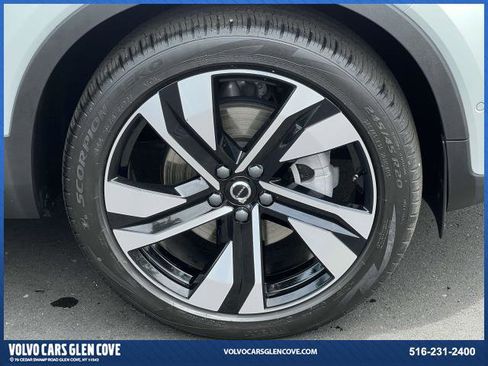 Certified 2024 Volvo XC40 B5 Plus w/ Protection Package Premier image 6