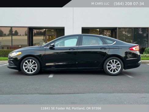 Used 2017 Ford Fusion SE w/ Fusion SE Technology Package FWD image 9