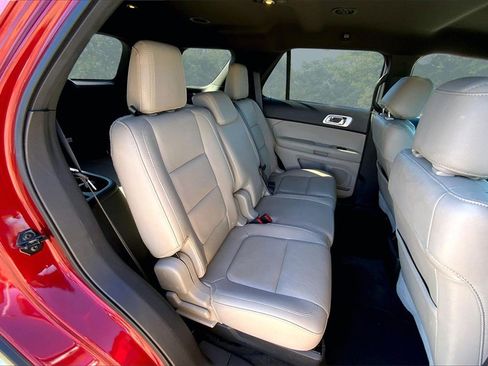 Used 2015 Ford Explorer XLT w/ Equipment Group 202B image 24