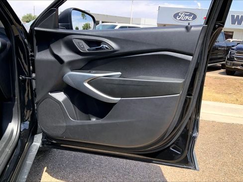Used 2025 Chevrolet Trax LS FWD image 23