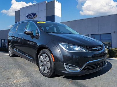 Used 2017 Chrysler Pacifica Platinum