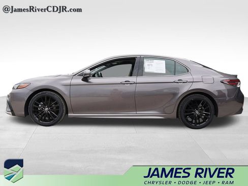Used 2024 Toyota Camry XSE FWD image 2