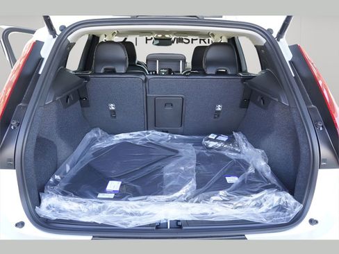 New 2025 Volvo XC40 B5 Core w/ Protection Package Premier image 23