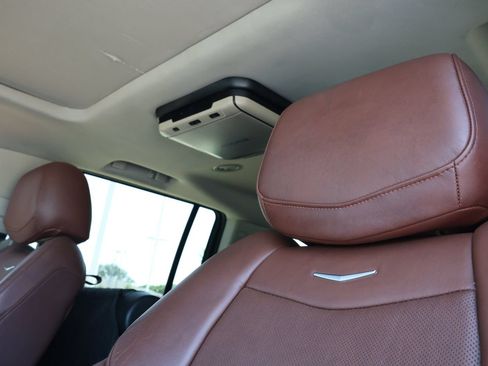 Used 2016 Cadillac Escalade ESV Luxury RWD image 16