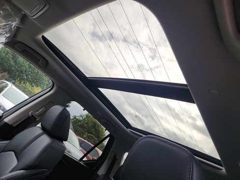 New 2025 Honda Pilot Touring image 10