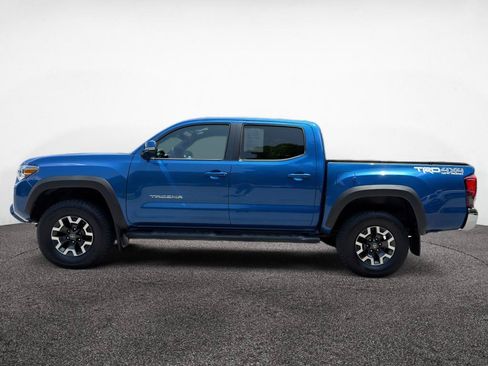 Used 2018 Toyota Tacoma TRD Off-Road AWD/4WD image 4