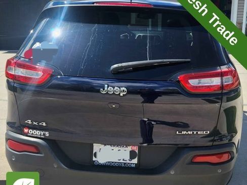 Used 2016 Jeep Cherokee Limited w/ Luxury Group AWD/4WD image 2