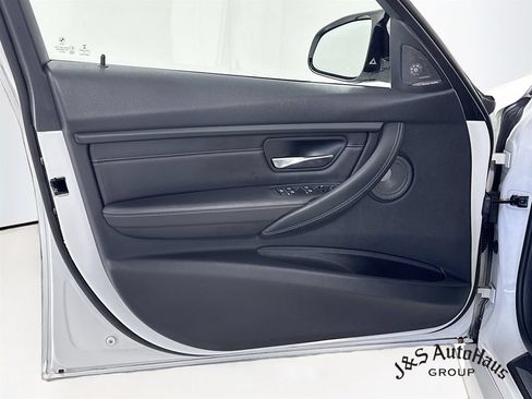 Used 2017 BMW M3 RWD image 23