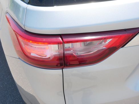 Used 2019 Chevrolet Traverse LT AWD/4WD image 17