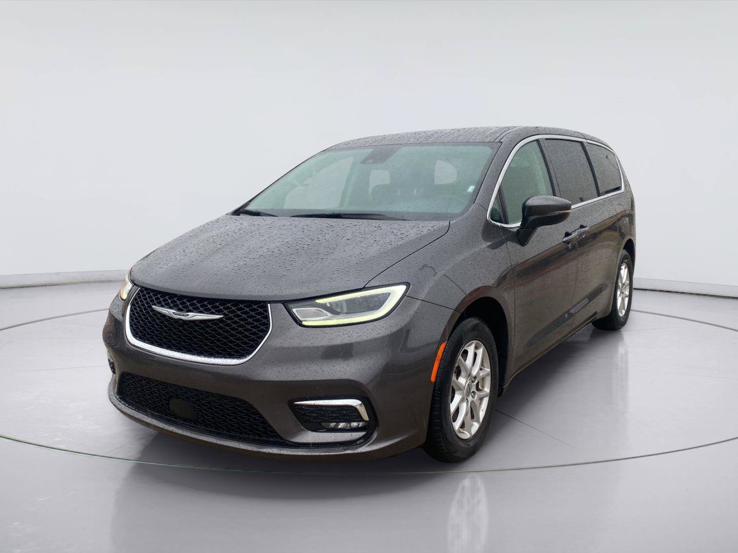 Used 2023 Chrysler Pacifica Touring-L FWD image 1